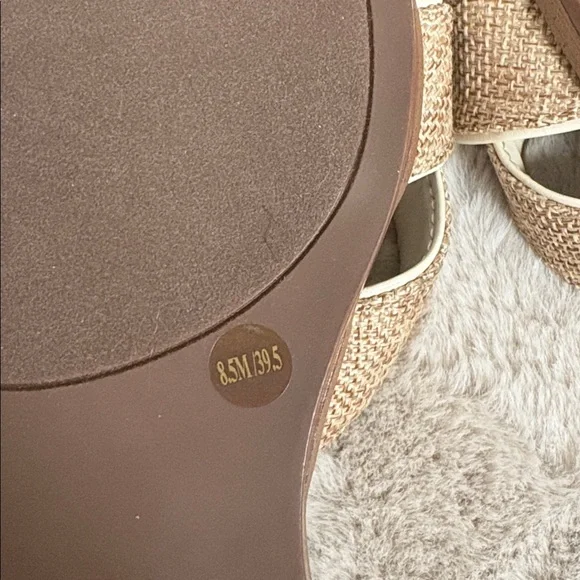 NWT Vince Camuto sandals - Picture 5 of 6